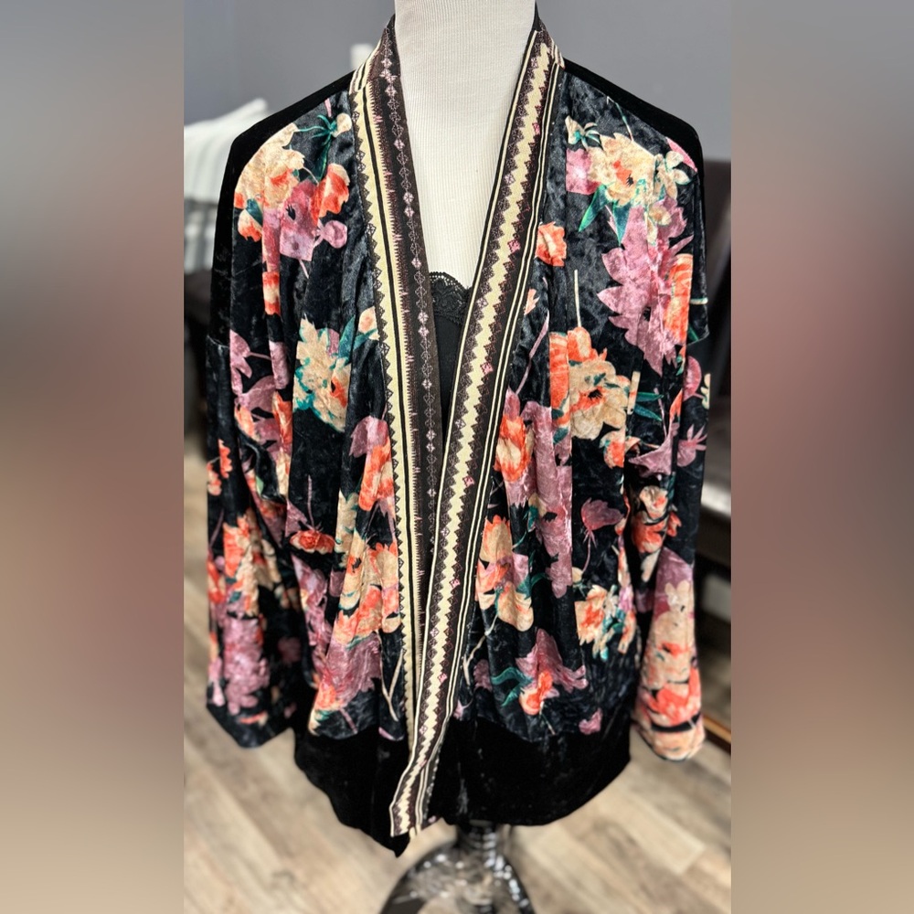 Loveriche Boho Velour Floral Kimono Jacket Drop Shoulder NWOT M Anthropologie‎